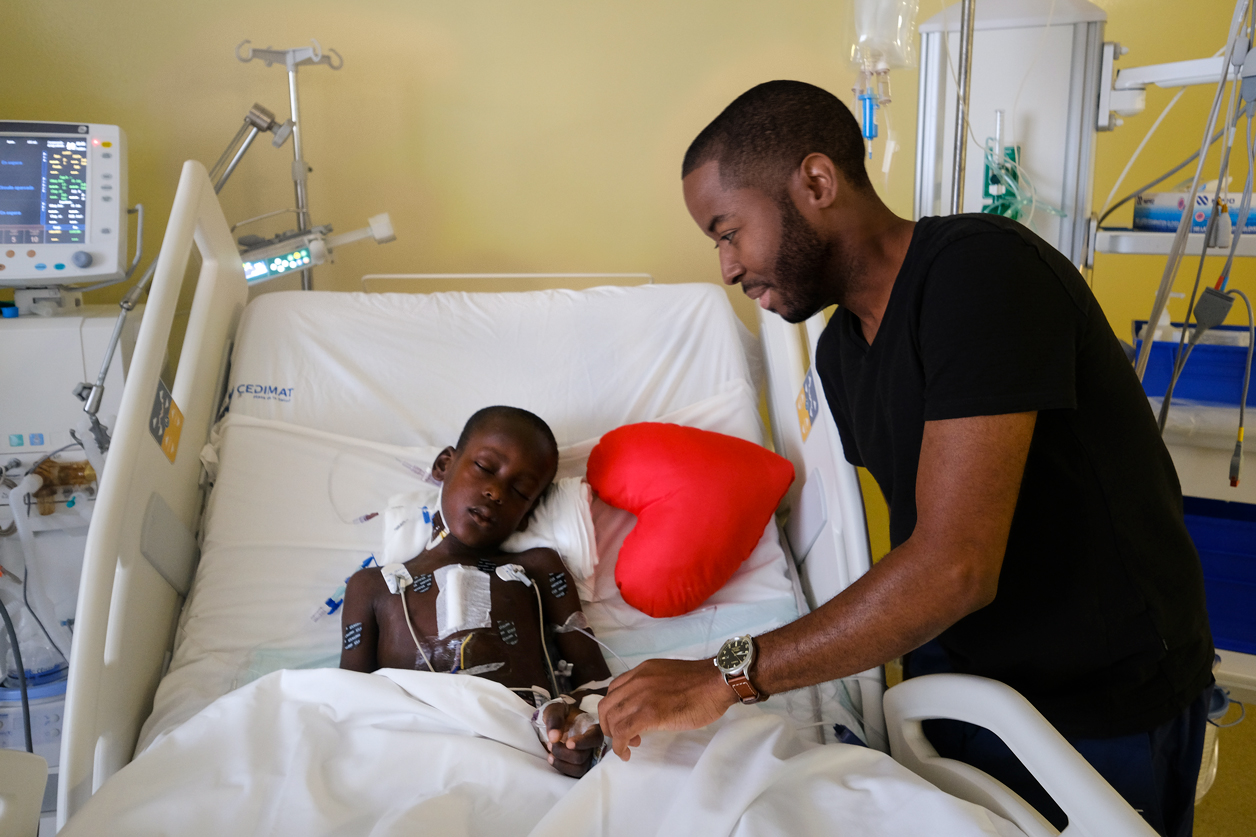 Mount Sinai perfusionist, Jean Defay, CCP who is originally from Haiti, visits with Woodmylens during his recovery